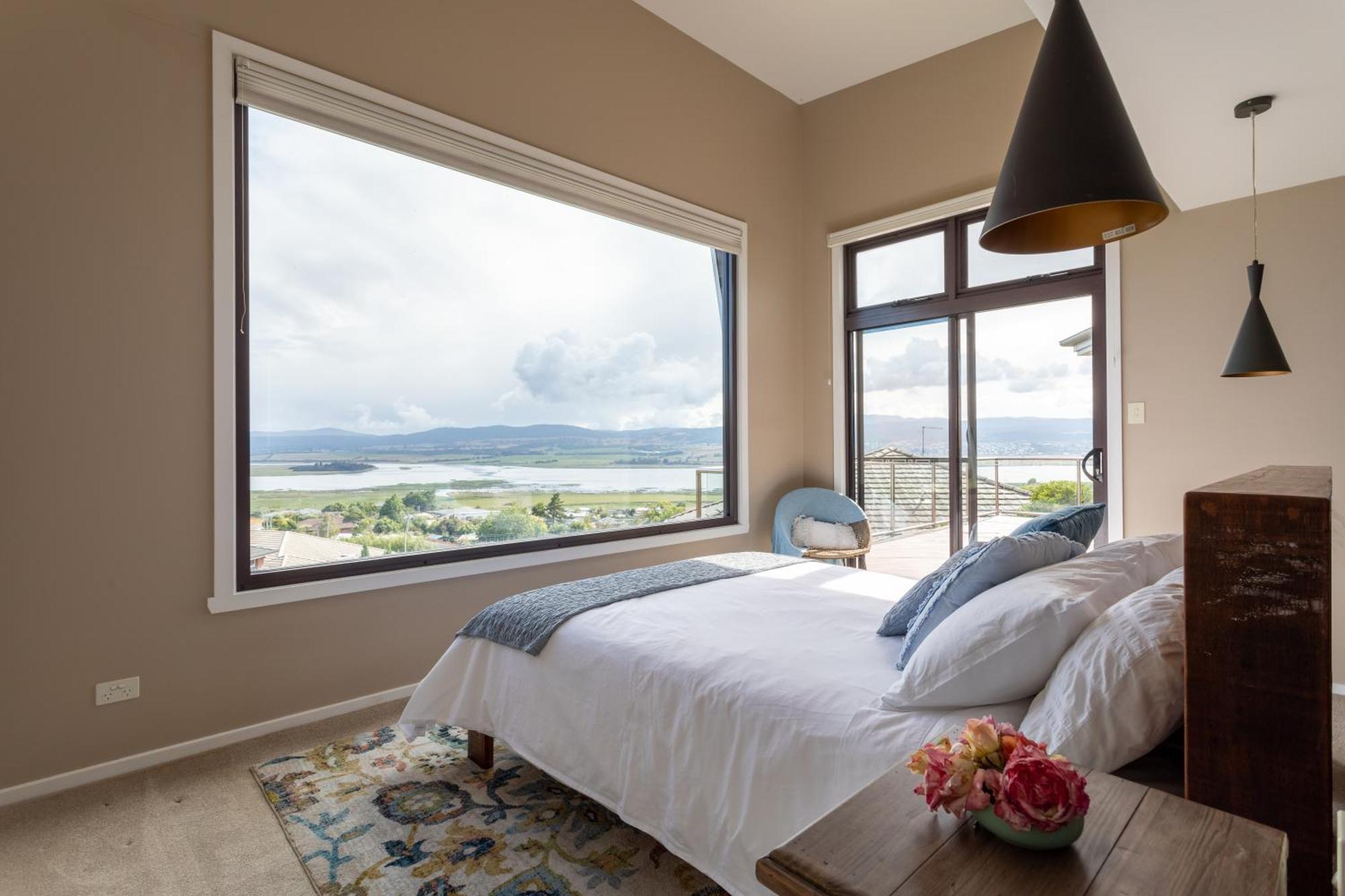 River Haven Serene Spacious With River Views Holiday home Launceston
