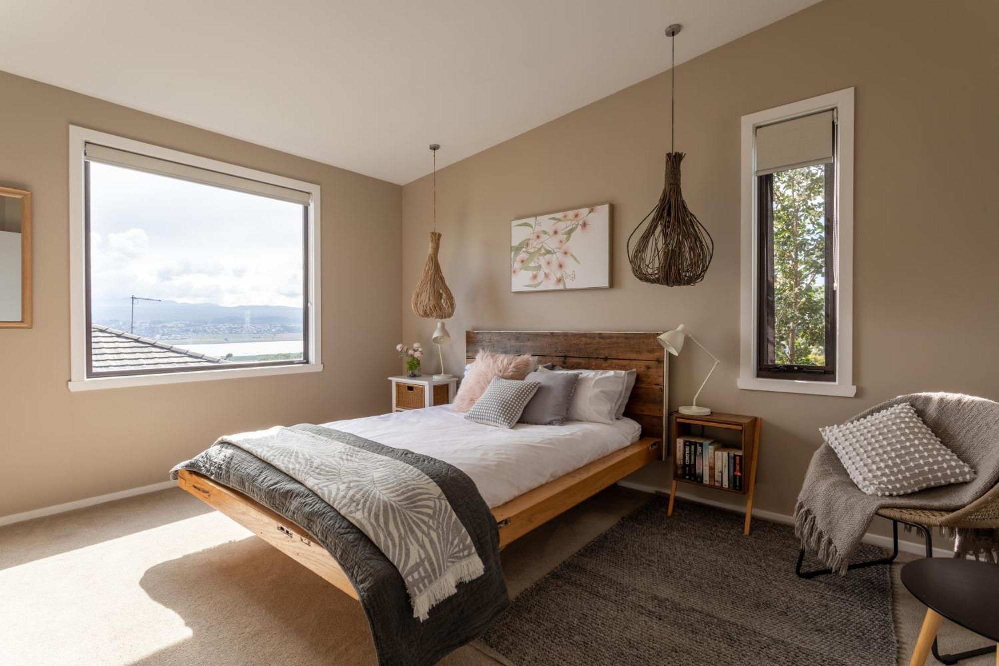 River Haven Serene Spacious With River Views Holiday home Launceston